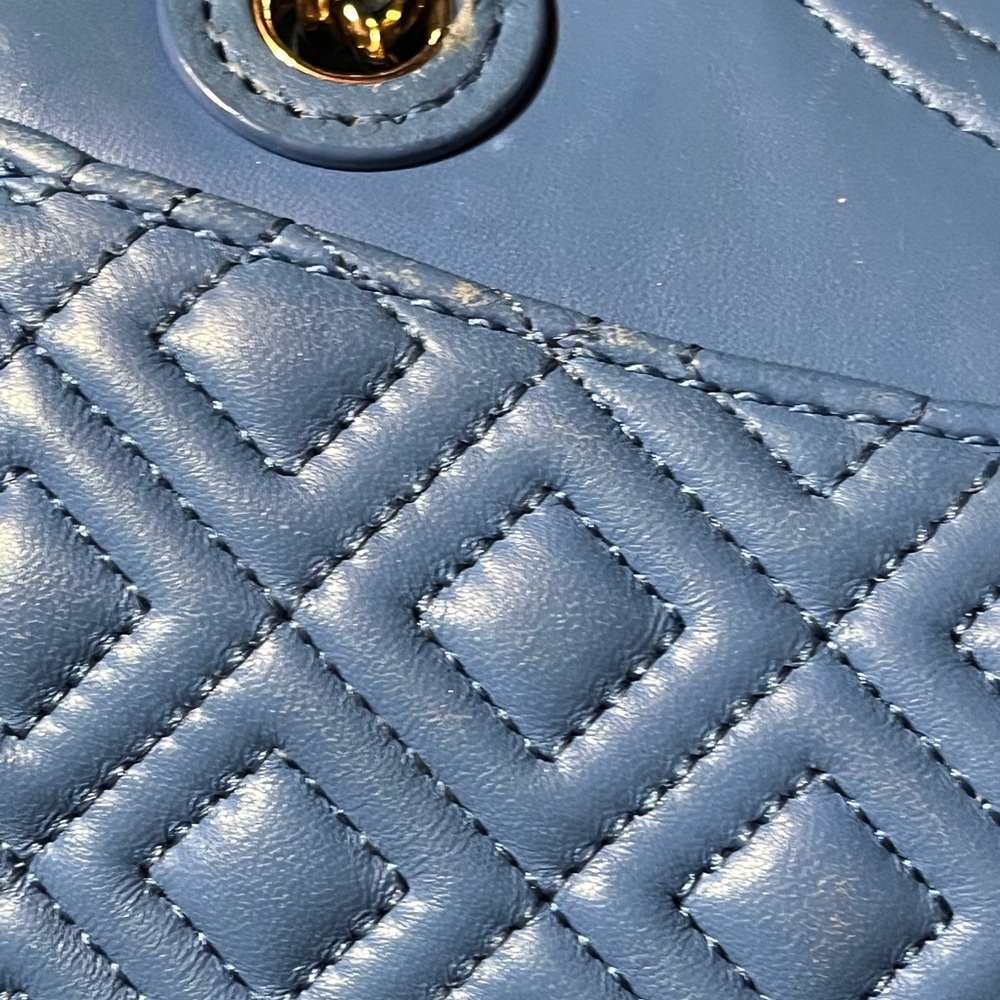 Tory Burch Fleming Blue Quilted Crossbody Bag with Gold Chain - Picture 3 of 6